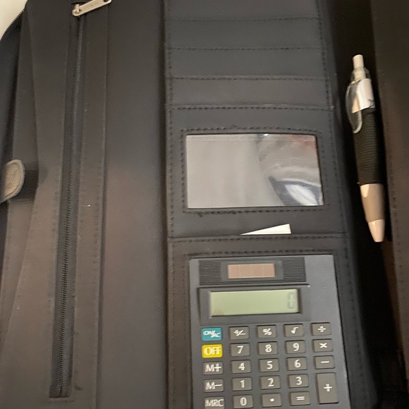 BANK OF AMERICA ZIPPERED PORTFOLIO Size 14in x 19x 1 in - Picture 4 of 4